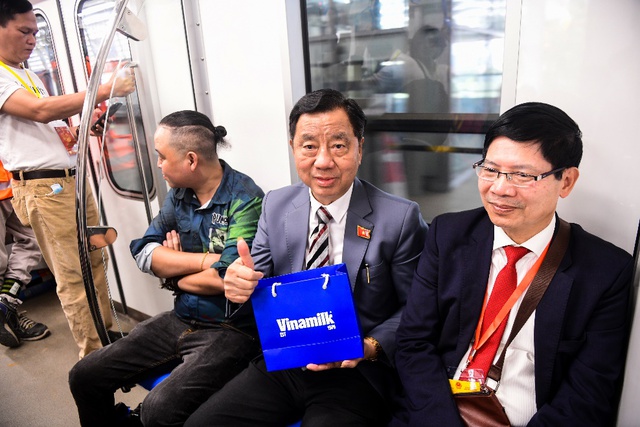 Vinamilk đồng hành cùng kiều bào trải nghiệm tuyến Metro Bến Thành - Suối Tiên- Ảnh 9.