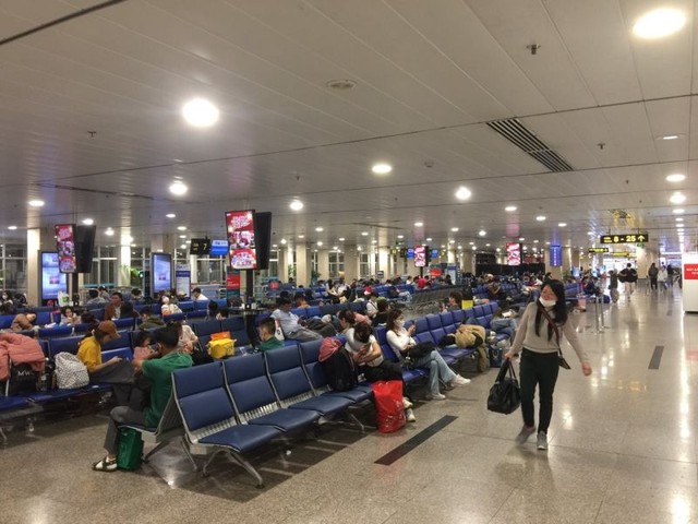 Sân bay Tân Sơn Nhất sáng 29 Tết. Ảnh: Báo Công Lý