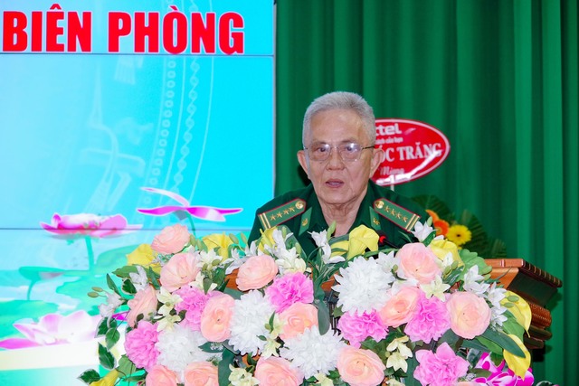 Đại tá Lê Minh Cơ - Anh hùng LLVTND, nguyên Chỉ huy trưởng BĐBP tỉnh, Trưởng Ban liên lạc BĐBP tỉnh phát biểu tại buổi gặp mặt.