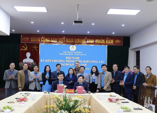 LĐLĐ Thái Bình ký chương trình phối hợp công tác với LĐLĐ Lào Cai- Ảnh 1.