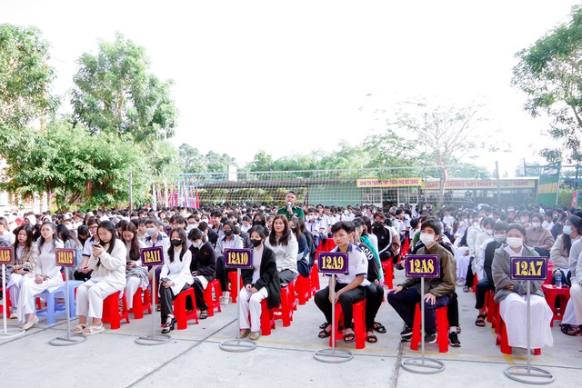 Các em học sinh Trường THPT TP. Sóc Trăng tham dự buổi tuyên truyền Luật Biên phòng Việt Nam và chủ quyền biển, đảo.