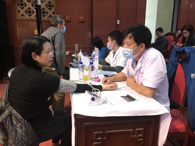 Thái Bình: Gần 550 cán bộ công đoàn cơ sở, đoàn viên CNVCLĐ được khám sức khỏe miễn phí- Ảnh 2.