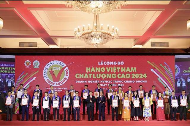 VISSAN đón nhận danh hiệu 28 năm Hàng Việt Nam chất lượng cao 2024- Ảnh 1.