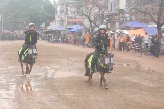 Màn trình diễn cảnh sát cơ động kỵ binh thu hút người xem tại Lễ kỷ niệm 140 năm Khởi nghĩa Yên Thế- Ảnh 1.