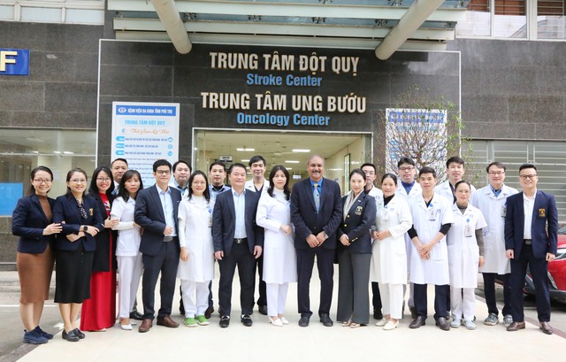 Chủ tịch Hội Đột quỵ Thế giới đến thăm và làm việc tại Bệnh viện Đa khoa tỉnh Phú Thọ- Ảnh 1.