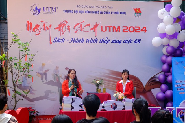 Ngày hội sách UTM 2024: Sách - Hành trình thắp sáng cuộc đời- Ảnh 6.