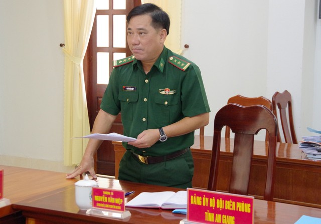 Thượng tá Nguyễn Văn Hiệp - Bí thư Đảng ủy, Chính ủy Bộ đội Biên phòng tỉnh phát biểu, tiếp thu các nội dung đóng góp của Đoàn kiểm tra.