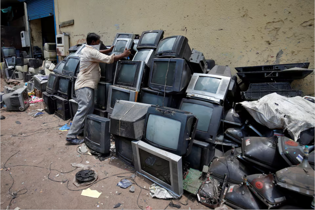 Thế giới trong cuộc chiến với rác thải điện tử- Ảnh 1.