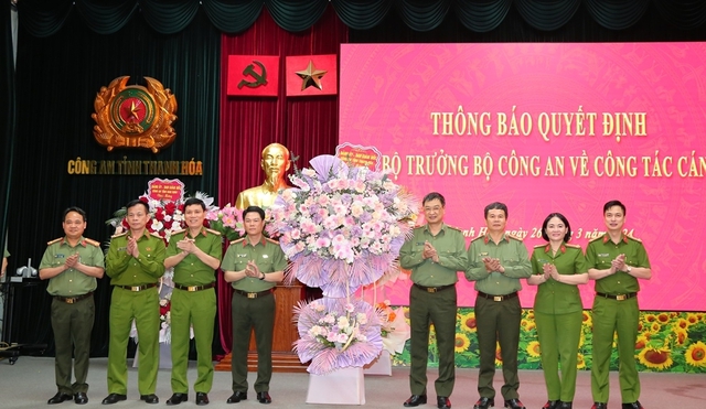 Bổ nhiệm Đại tá Nguyễn Hữu Mạnh giữ chức Giám đốc Công an tỉnh Nam Định  - Ảnh 1.