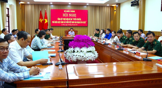 Phó Chủ tịch UBND tỉnh Lê Văn Sử chủ trì điểm cầu tại Cà Mau.