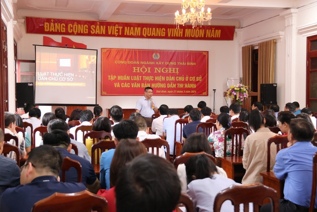 Thái Bình: Tập huấn Luật Thực hiện dân chủ cho trên 400 cán bộ công đoàn cơ sở- Ảnh 2.
