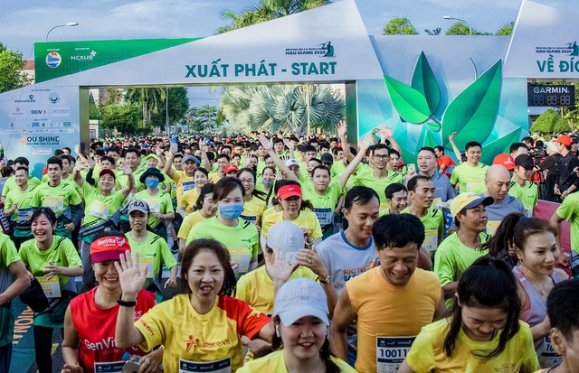 Giải Marathon quốc tế Mekong Delta Marathon với chủ đề &quot;Cùng nhau tỏa sáng&quot;, diễn ra trong 2 ngày (6-7/7/2024).