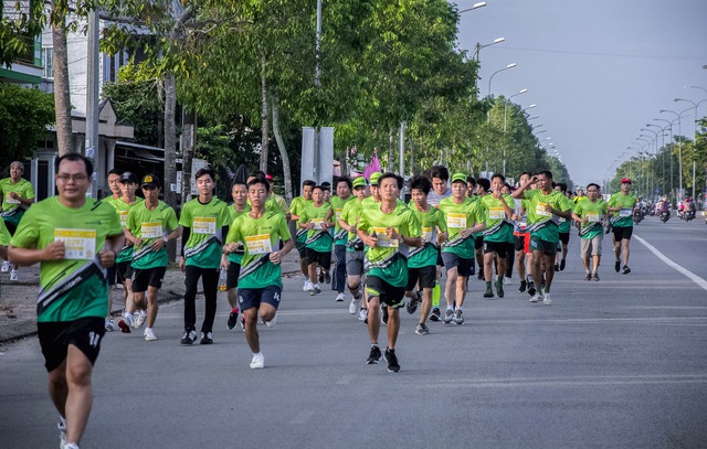 Giải Marathon quốc tế Hậu Giang năm 2024 có cung đường chạy tập trung vào đường đô thị đẹp, xung quanh Kênh Xà No.