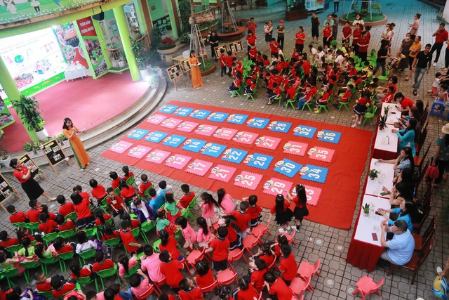 Tưng bừng “Ngày hội Văn hóa chào hỏi” tại Trường Mầm non Dịch Vọng- Ảnh 1.