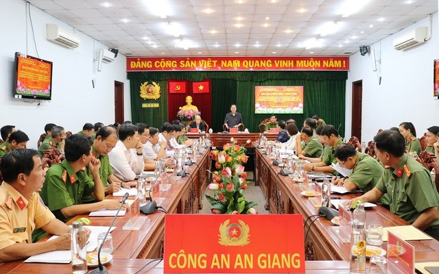 Trung tướng, GS.TS Nguyễn Xuân Yêm, Viện trưởng Viện An ninh phi truyền thống, Đại học Quốc gia Hà Nội phát biểu kết luận Hội thảo