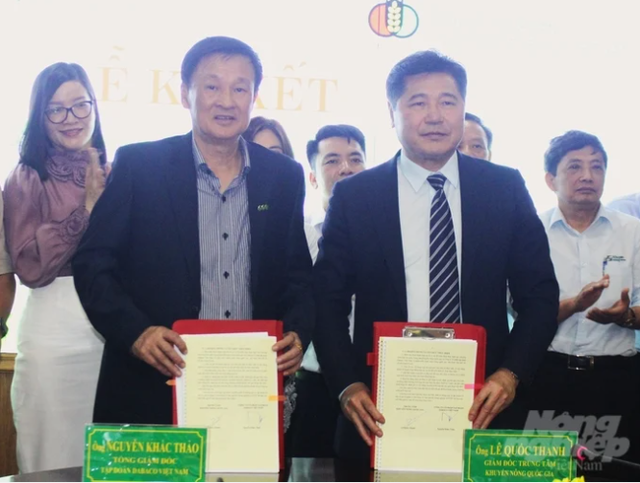 Đại diện hai đơn vị ký kết biên bản ghi nhớ chương trình hợp tác. Ảnh:Trung Quân Đại diện hai đơn vị ký kết biên bản ghi nhớ chương trình hợp tác. Ảnh:Trung Quân