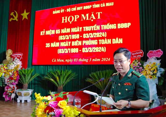 Đại tá Phạm Minh Giang - Bí thư Đảng ủy, Chính ủy BĐBP tỉnh phát biểu ôn truyền thống tại buổi Họp mặt.