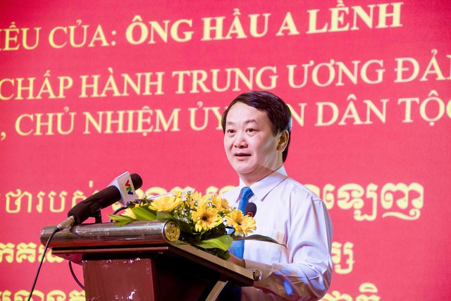Bộ trưởng, Chủ nhiệm Ủy ban Dân tộc Hầu A Lềnh phát biểu mừng Tết Chôl Chnăm Thmây.