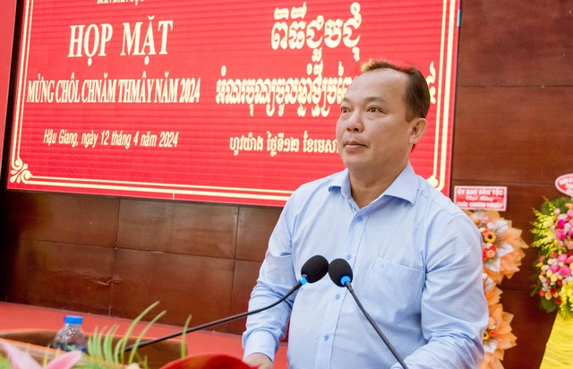 Phó Chủ tịch UBND tỉnh Hậu Giang Nguyễn Văn Hòa phát biểu tại buổi họp mặt.