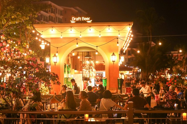 Phú Quốc phát triển những tổ hợp vui chơi giải trí, mua sắm và ẩm thực, thúc đẩy kinh tế đêm nhờ có các nhà đầu tư lớn