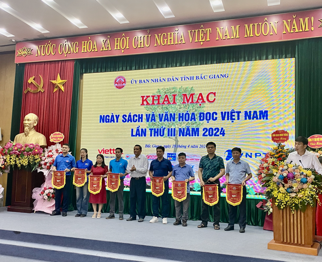 Khai mạc Ngày Sách và Văn hóa đọc Việt Nam lần thứ 3 năm 2024 tại Bắc Giang
- Ảnh 4.