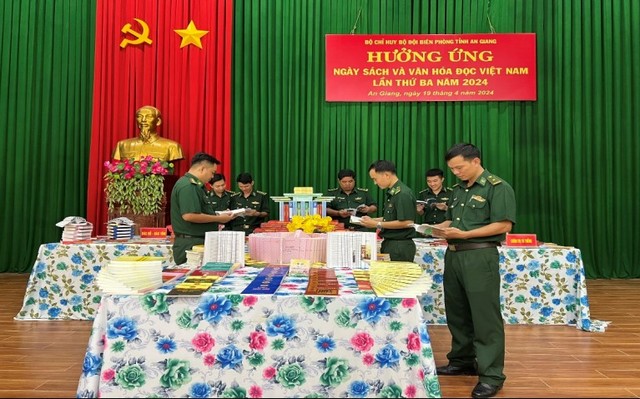 An Giang: Sôi nổi Ngày Sách và văn hóa đọc Việt Nam với cán bộ, chiến sĩ BĐBP tỉnh- Ảnh 1.