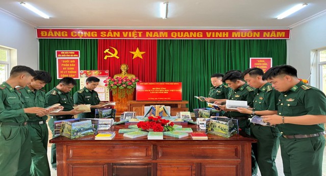 An Giang: Sôi nổi Ngày Sách và văn hóa đọc Việt Nam với cán bộ, chiến sĩ BĐBP tỉnh- Ảnh 7.