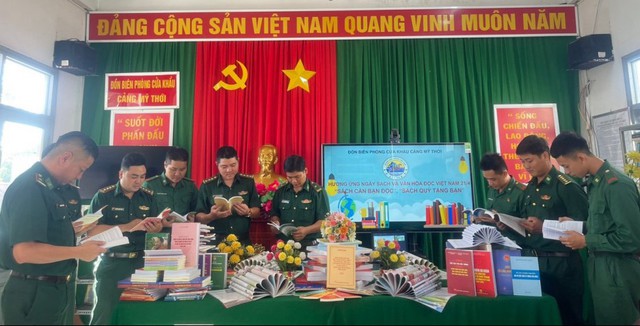 An Giang: Sôi nổi Ngày Sách và văn hóa đọc Việt Nam với cán bộ, chiến sĩ BĐBP tỉnh- Ảnh 9.