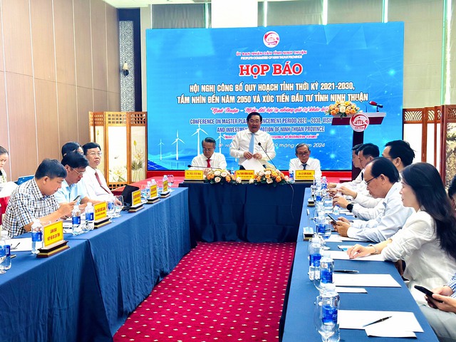 Toàn cảnh họp báo công bố thông tin về &quot;Hội nghị công bố Quy hoạch tỉnh thời kỳ 2021-2030, tầm nhìn đến năm 2050 và xúc tiến đầu tư tỉnh Ninh Thuận.