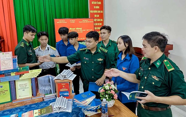 BĐBP tỉnh Kiên Giang: Hưởng ứng Ngày sách và văn hóa đọc Việt Nam- Ảnh 2.