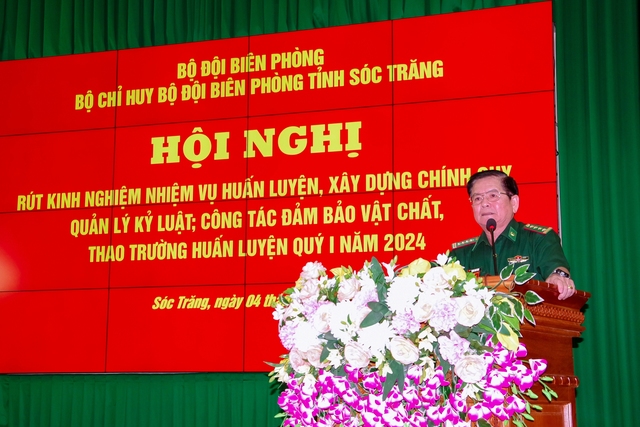 Đại tá Trịnh Kim Khâm, Chỉ huy trưởng BĐBP tỉnh phát biểu chỉ đạo và kết luận hội nghị.