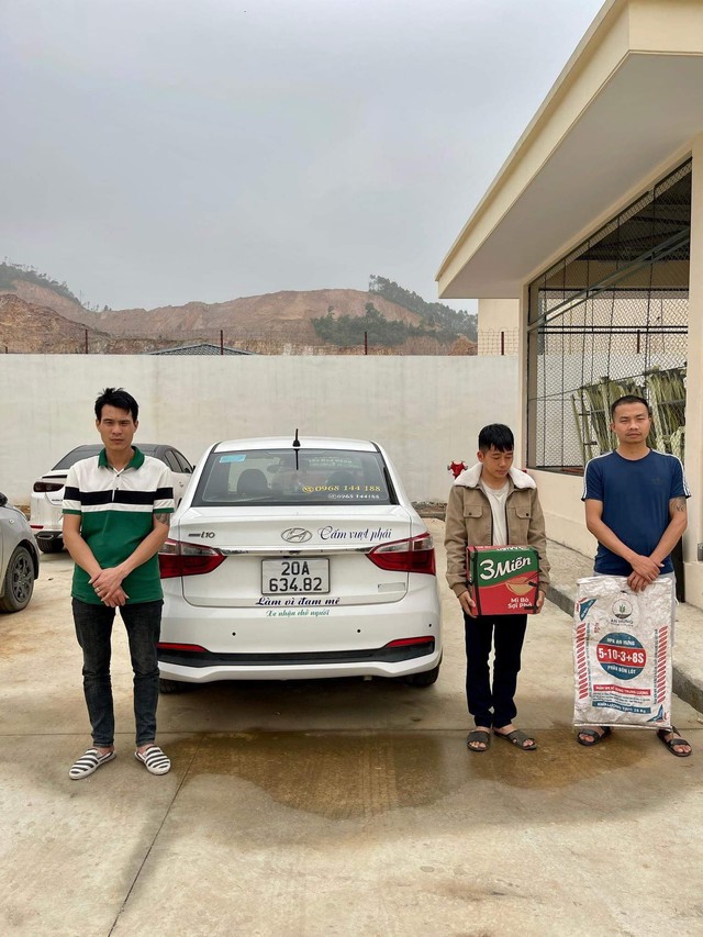 Phú Thọ: Công an huyện Thanh Thủy khởi tố 2 đối tượng 2 bị can mua bán, vận chuyển rắn hổ mang chúa- Ảnh 1.