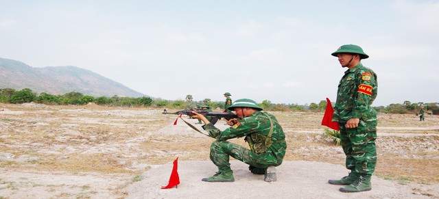 Chiến sĩ mới BĐBP tỉnh An Giang tự tin hoàn thành kiểm tra “3 tiếng nổ”- Ảnh 1.