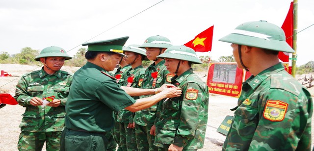 Chiến sĩ mới BĐBP tỉnh An Giang tự tin hoàn thành kiểm tra “3 tiếng nổ”- Ảnh 7.