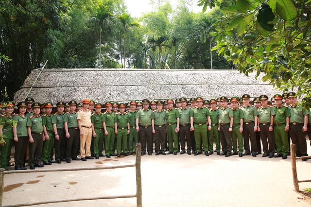 Đoàn đại biểu CATP Hà Nội: Dâng hương tưởng niệm Chủ tịch Hồ Chí Minh- Ảnh 3.