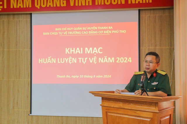 Trường Cao đẳng Cơ điện Phú Thọ: Khai mạc huấn luyện dân quân tự vệ- Ảnh 3.