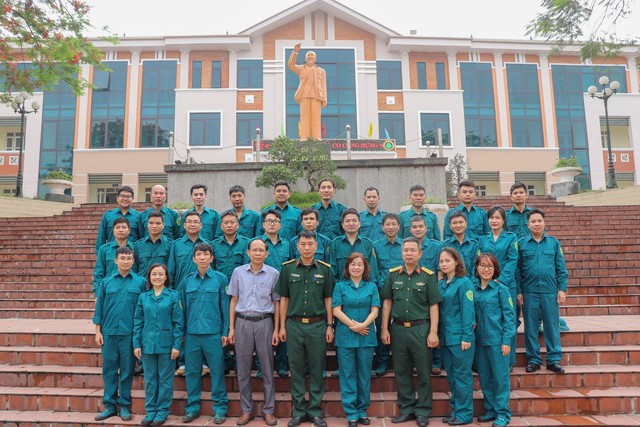 Trường Cao đẳng Cơ điện Phú Thọ: Khai mạc huấn luyện dân quân tự vệ- Ảnh 5.