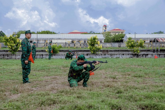 BĐBP Sóc Trăng: Tổ chức thành công Hội thao bắn súng quân dụng năm 2024- Ảnh 2.