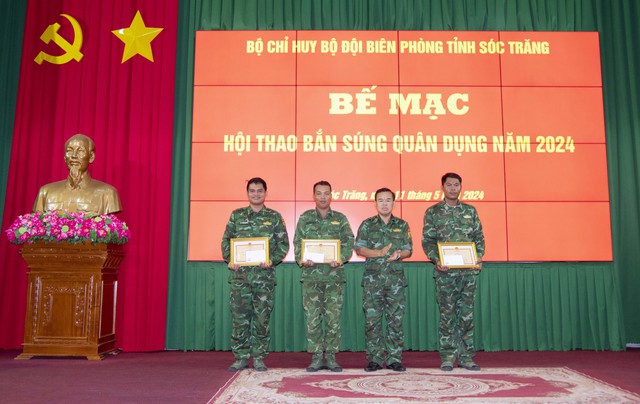 BĐBP Sóc Trăng: Tổ chức thành công Hội thao bắn súng quân dụng năm 2024- Ảnh 3.