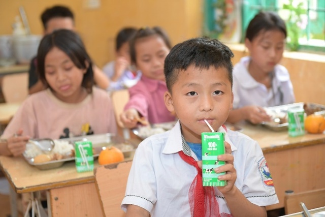Hành trình 17 năm gieo niềm vui đến trẻ em khó khăn của Quỹ Sữa Vươn Cao Việt Nam- Ảnh 5.