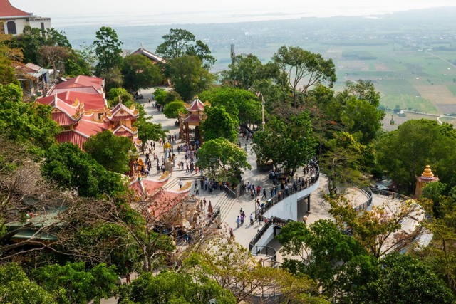 Nhiều hoạt động ý nghĩa mừng ngày Phật đản tại núi Bà Đen, Tây Ninh- Ảnh 2.