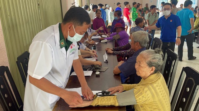 An Giang: Ngày hội Thầy thuốc trẻ làm theo lời Bác, vì sức khỏe cộng đồng biên giới- Ảnh 1.