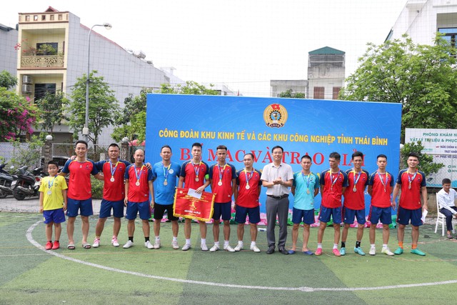 Thái Bình: Bế mạc giải bóng đá công nhân, viên chức, lao động lần thứ VII năm 2024- Ảnh 2.