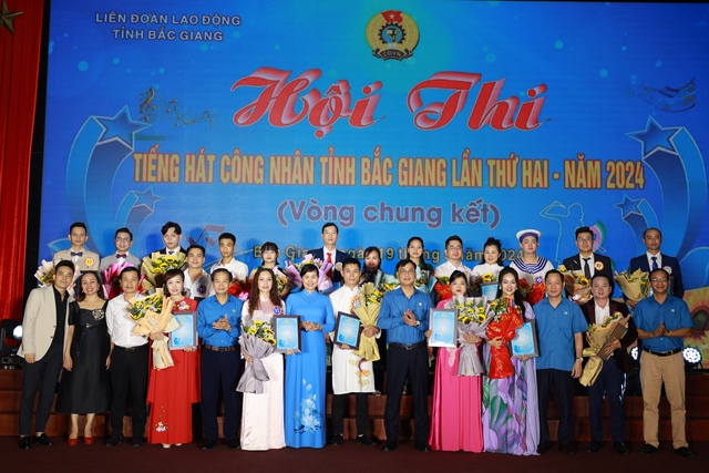 Bắc Giang: 3 thí sinh đạt giải Nhất chung kết Hội thi tiếng hát công nhân- Ảnh 1.