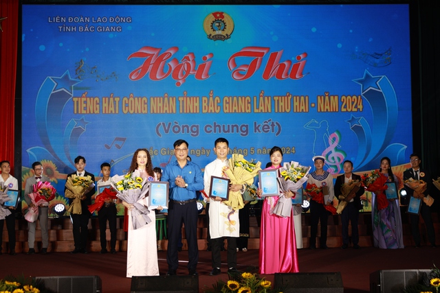 Bắc Giang: 3 thí sinh đạt giải Nhất chung kết Hội thi tiếng hát công nhân- Ảnh 2.