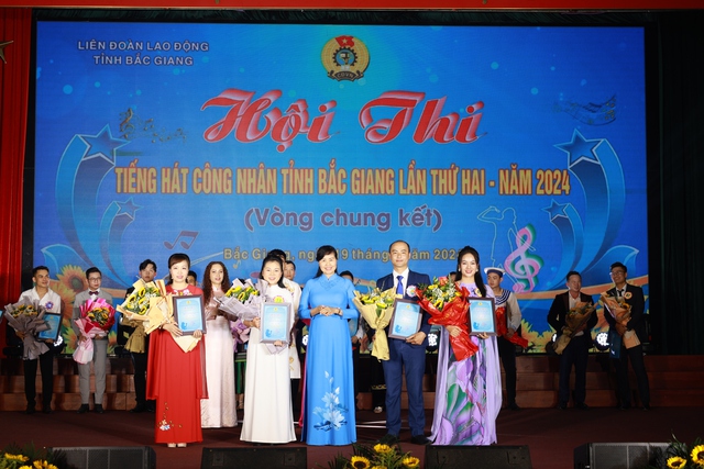 Bắc Giang: 3 thí sinh đạt giải Nhất chung kết Hội thi tiếng hát công nhân- Ảnh 3.