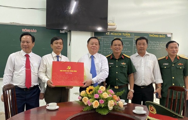 Chân dung Ủy viên Bộ Chính trị - Trưởng Ban Tuyên giáo Trung ương Nguyễn Trọng Nghĩa- Ảnh 2.