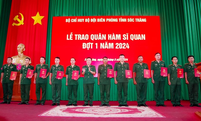 BĐBP Sóc Trăng: Tổ chức Lễ trao quân hàm sĩ quan đợt 1 năm 2024- Ảnh 2.