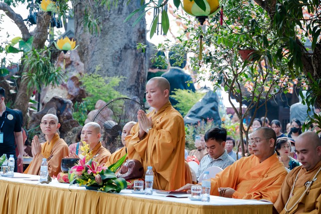 Hà Nội: Đại lễ Phật Đản trang nghiêm tại Chùa Vạn Niên- Ảnh 3.