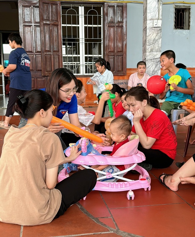 Trường Đại học Công nghệ và Quản lý Hữu Nghị: Lan tỏa yêu thương tại nhà tình thương Hương La- Ảnh 3.